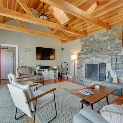 Serene Retreat Near Mt Snow Great for Groups!