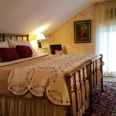 The White House Inn