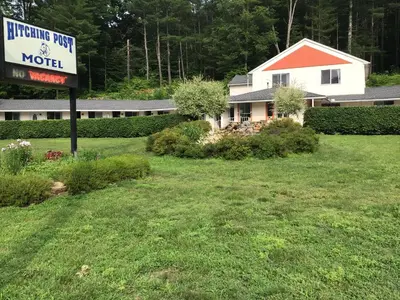 a sign in a yard in front of a motel at Hitching Post Motel in Cornwall