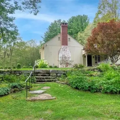 Cottage Retreat - Historic Cottage Home w Home Gym
