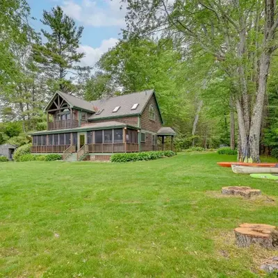 Lakefront Westhampton Cabin with Beach and Kayaks!
