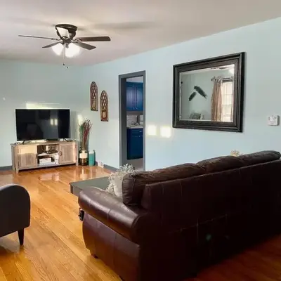 Rustic Elegance 3BDR Stylish Farmhouse Getaway