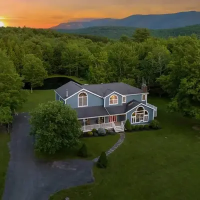 Mountain Blue Vista - Luxury retreat near Ski resorts with Pond