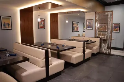 a restaurant with couches and tables in a room at The Roslyn, Tapestry Collection by Hilton in Roslyn