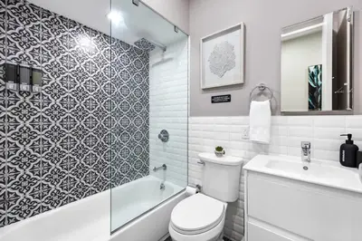 a bathroom with a toilet and a tub and a sink at SWJ Whole Bldg - Largest Place in NYC_21 Beds_6 apts in New York