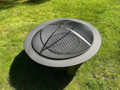 a frisbee grill sitting on top of the grass at Fun on the Lake in East Hampton