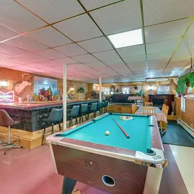 Lanesville Home with Pool Table