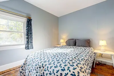 a bedroom with a bed and a window at Green Mountain Retreat in Sunderland
