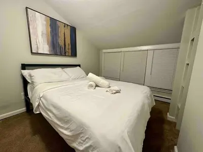 a bedroom with a white bed with towels on it at GREAT VALUE 7 Beds WD Parking in Albany