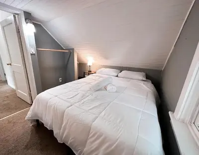 a large white bed in a small room at GREAT VALUE 7 Beds WD Parking in Albany