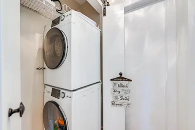a washing machine and a dryer in a room at Walk to Harbor! Historic Mamaroneck Guest House in Mamaroneck