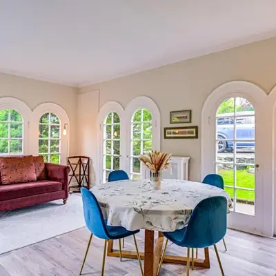 Walk to Harbor! Historic Mamaroneck Guest House