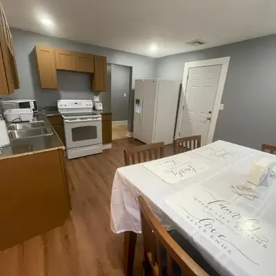 Comfy 3 Bed 1 Bath with Wifi in College and Restaurant Area