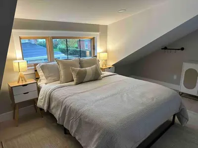 a bedroom with a large bed and a window at Villa Costello, in Kingston