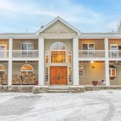 8BR Luxury Maplewood Manor