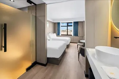 a hotel room with two beds and a sink at Ly New York Hotel in College Point