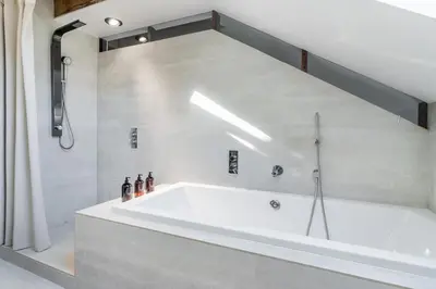 a white tub in a bathroom with a shower at WOODSTOCK HISTORIC ARTIST ESTATE - THE MUSEUM HOUSE in Woodstock