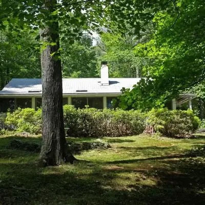 Enchanted Woodstock Cottage with hot tub