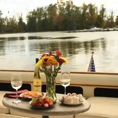 Charming Yacht on Catskill Creek
