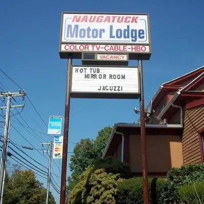 Naugatuck Motor Lodge