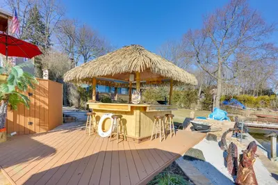 Gallery image of Greenwood Lake Cottage with Shared Dock and Hot Tub! in Hewitt