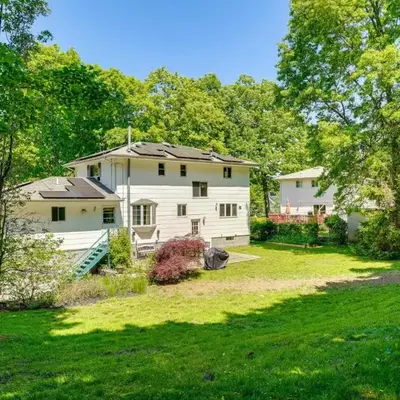 NYC-Area Escape Near River
