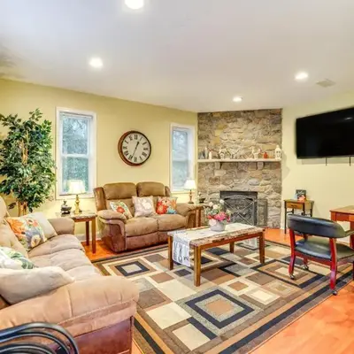 Pet-Friendly Tobyhanna Escape Near Hiking and Skiing