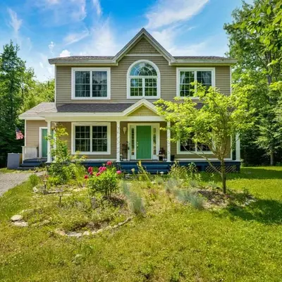 6 Mi to Mt Snow Nature-View Home with Fire Pit!