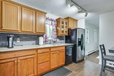 Gallery image of Quaint Bristol Townhome about 14 Mi to West Hartford! in Bristol