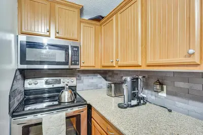 Gallery image of Quaint Bristol Townhome about 14 Mi to West Hartford! in Bristol
