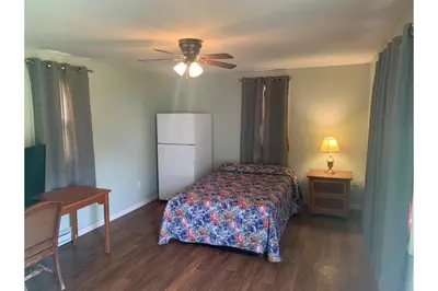 a bedroom with a bed and a ceiling fan at Werry's Cottages and Pub By OYO East Stroudsborg - Weekly Stays in East Stroudsburg