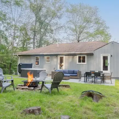 Modern Rustic Escape w/Hot Tub - High Falls Lodge
