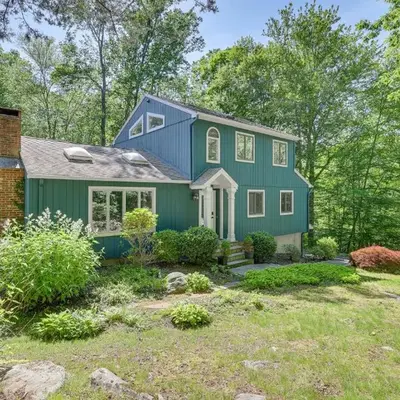 Cozy Woodland Home! Ski and Hike Coastal Connecticut
