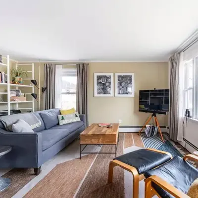Hillcrest Cottage - Charming Cottage with hot tub and view!