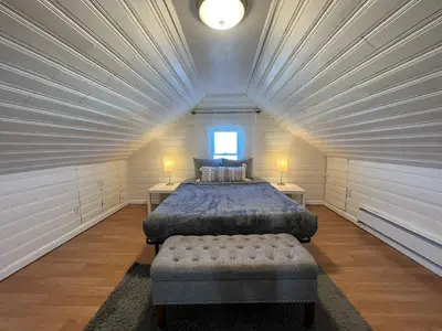 a bedroom with two beds in a room with a ceiling at The B&W Haven 3BR private office by LI Ferry in Bridgeport