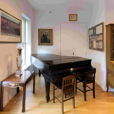 Large and Luxurious in Strivers Row