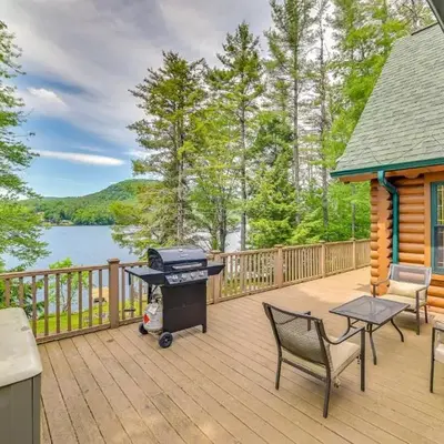 Lakefront Corinth Log Home Private Dock