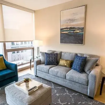 Apt Downtown with Gym and Pool