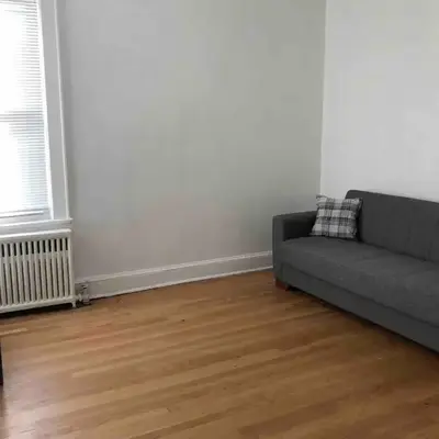 Spacious 2-bedroom apartment with 1-bathroom and private street entrance