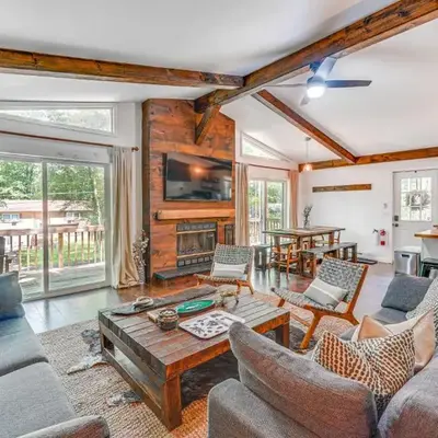 Private Hot Tub Tree-Lined Poconos Home!