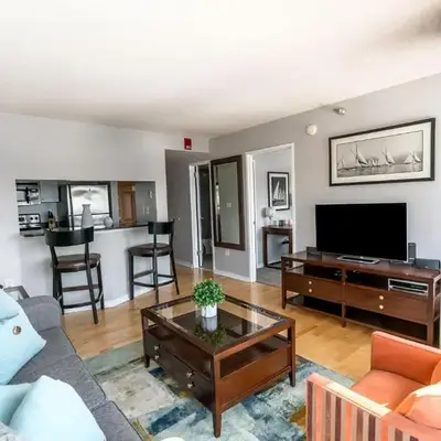 Spacious Apt Downtown