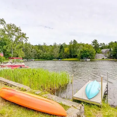Lakefront Hinsdale Home about 10 Mi to Pittsfield!