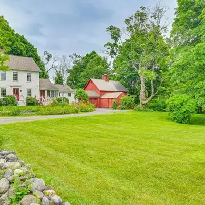 Historic Farmhouse Near Mountains and Colleges!