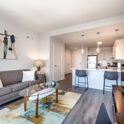 Private Apt with Gym & Pool