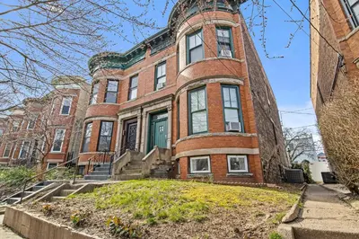 Gallery image of Beautiful Green-Door Brownstone in Jersey City