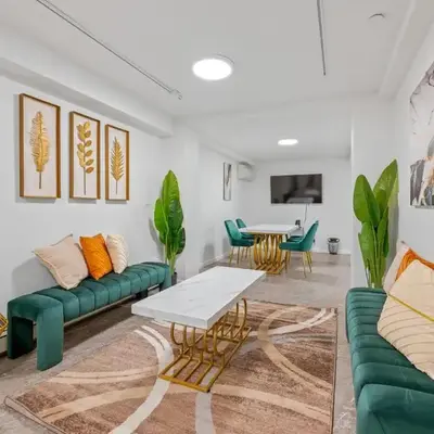 Active Central Park East 3bedrooms 2 bathrooms 1700 SF
