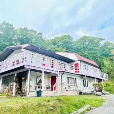 Alpine Four Season Lodge