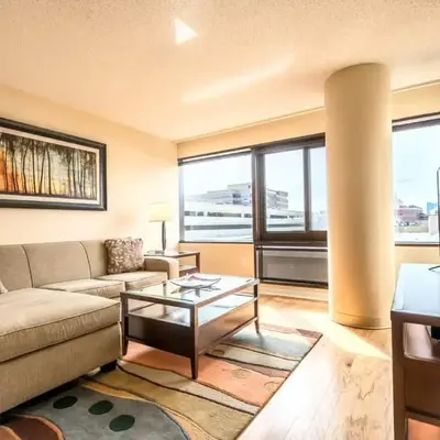 Serene Apt Downtown