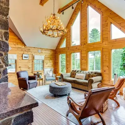 Spacious Wilmington Cabin Walk to Lake