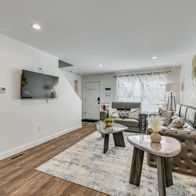 1 Mi to MGM Springfield Cozy Winter Duplex!